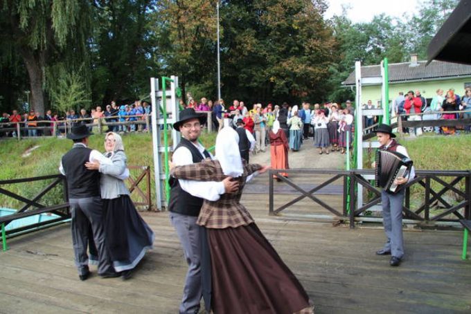 Folklore dancing, © by Jože Pojbič