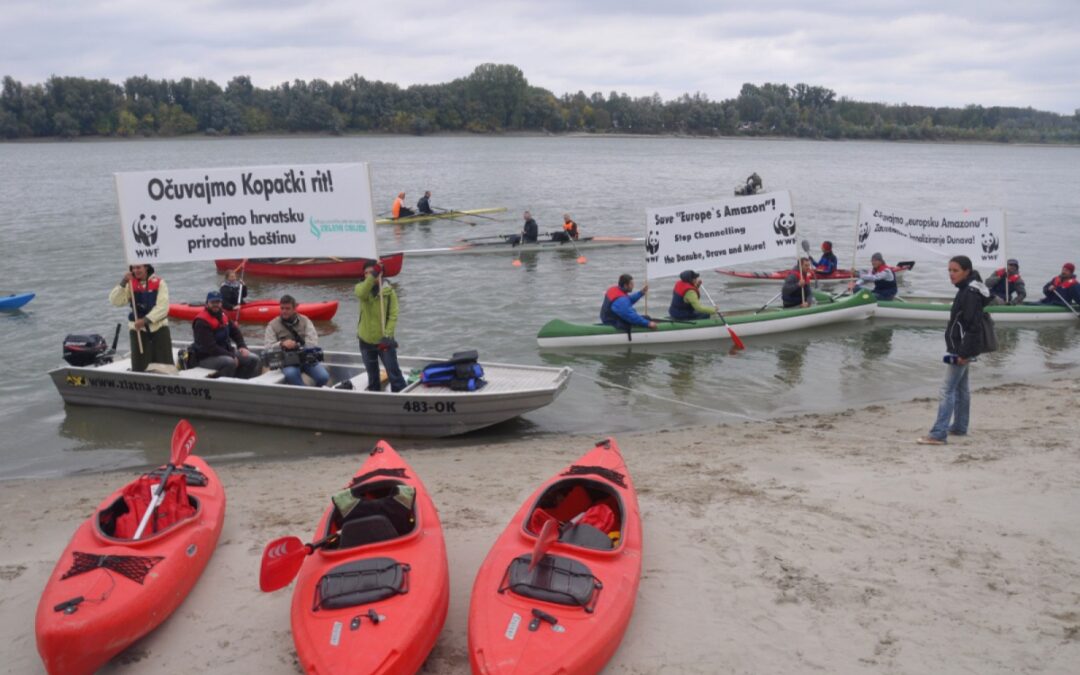 International Regatta demonstrates against the destruction of Danube’s unique nature