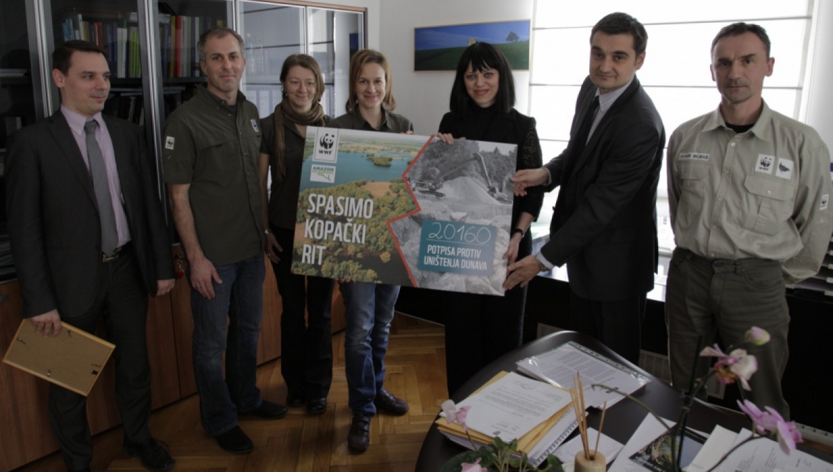 Handing over the petition to Mrs. Mirela Holy in Zagreb, Croatia (from left to right: Domagoj Stjepan Krnjak, Arno Mohl, Olga Jovanovic, Petra Boic Petrac, Mirela Holy, Hrvoje Dokoza, Tibor Mikuska)